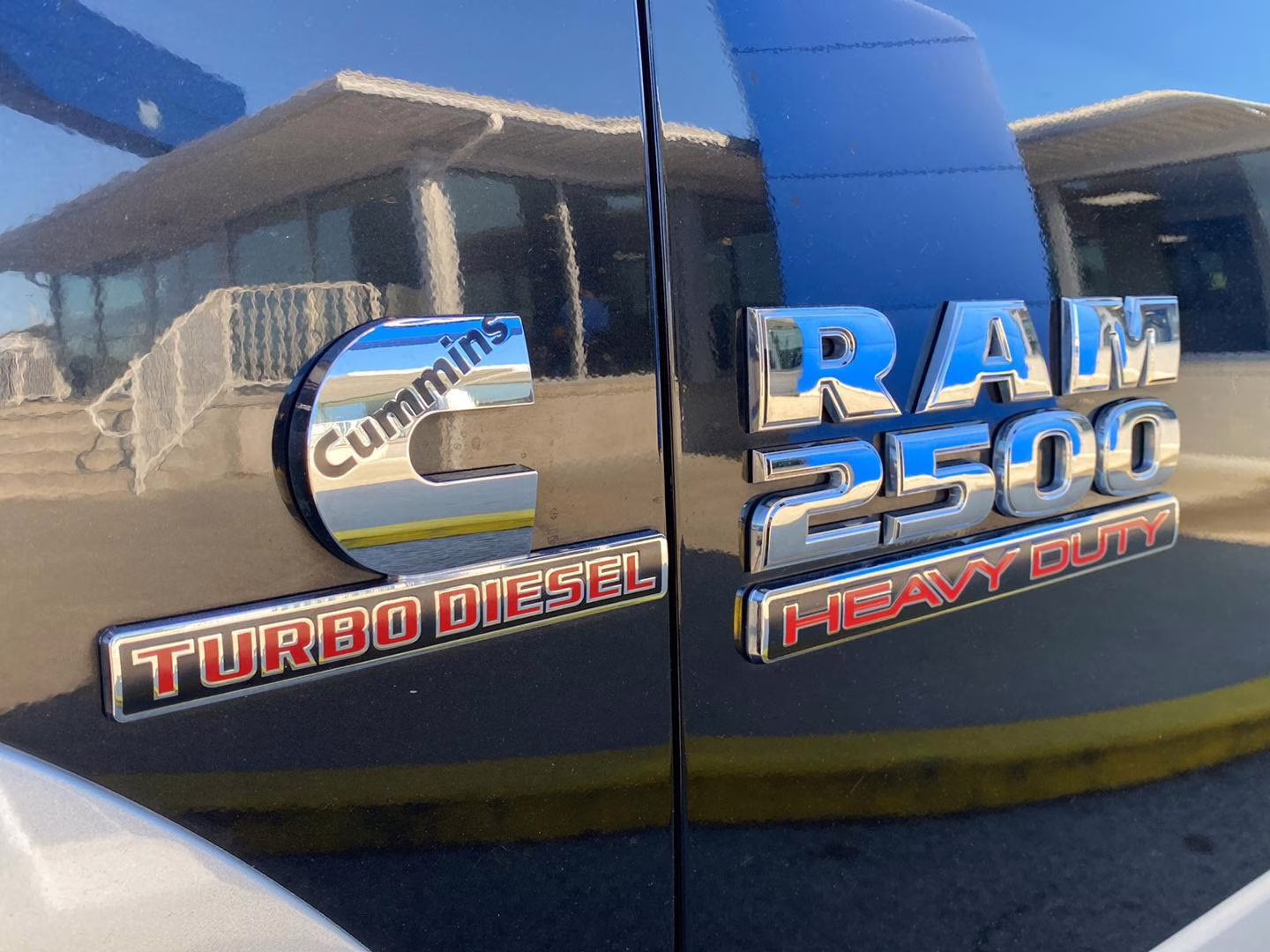 2018 Brilliant Black Crystal Pearlcoat Ram 2500 Laramie 4X4 Truck