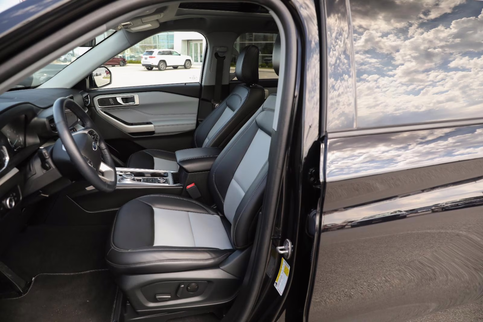 2023 Agate Black Ford Explorer XLT 4X4 SUV