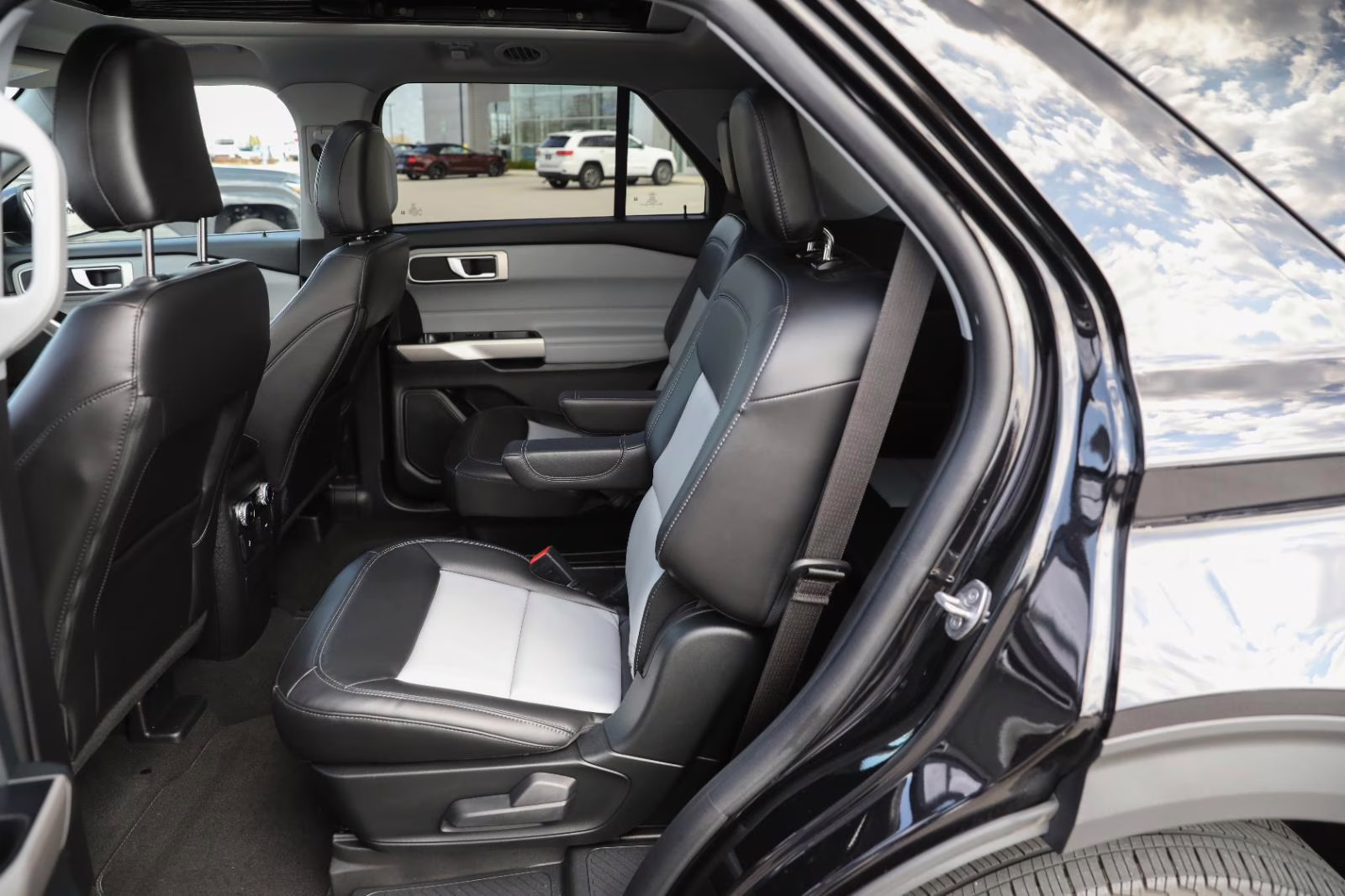 2023 Agate Black Ford Explorer XLT 4X4 SUV