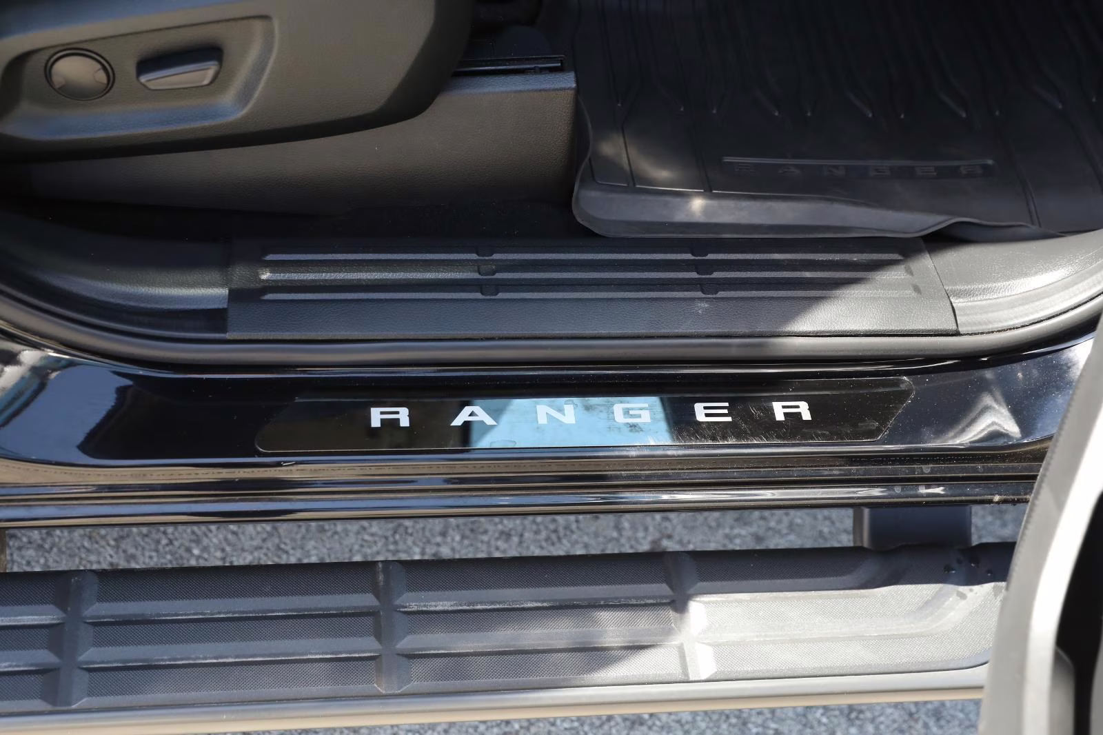 2022 Shadow Black Ford Ranger LARIAT 4X4 Truck