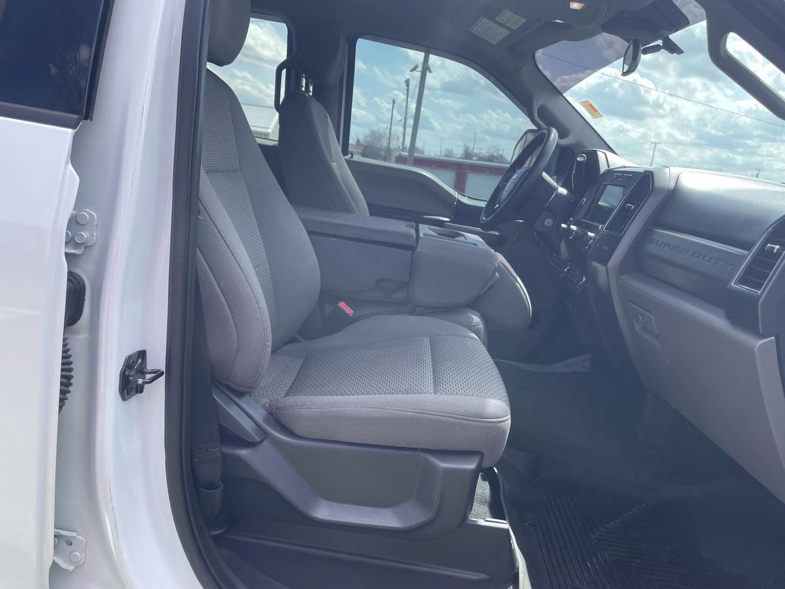 2022 Oxford White Ford Super Duty F-250 SRW XLT 4X4 Truck
