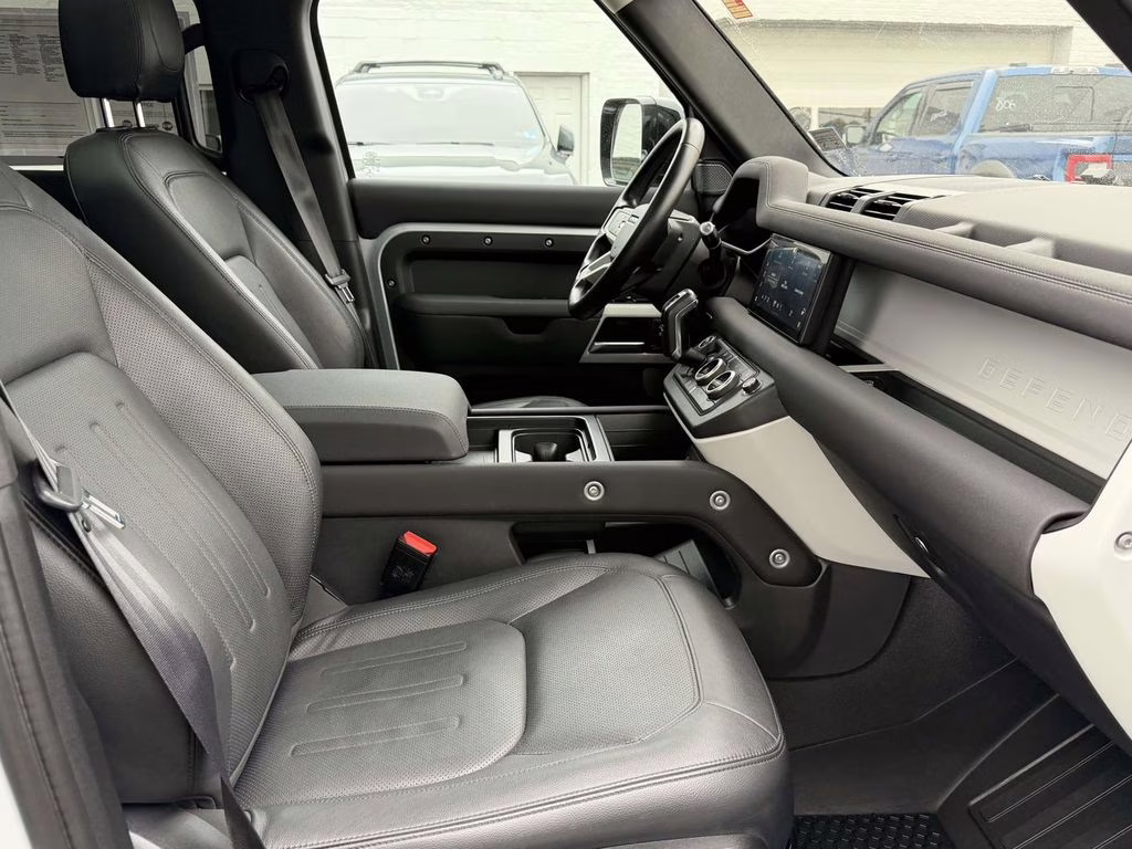 2022 Hakuba Silver Metallic Land Rover Defender 110 S AWD SUV