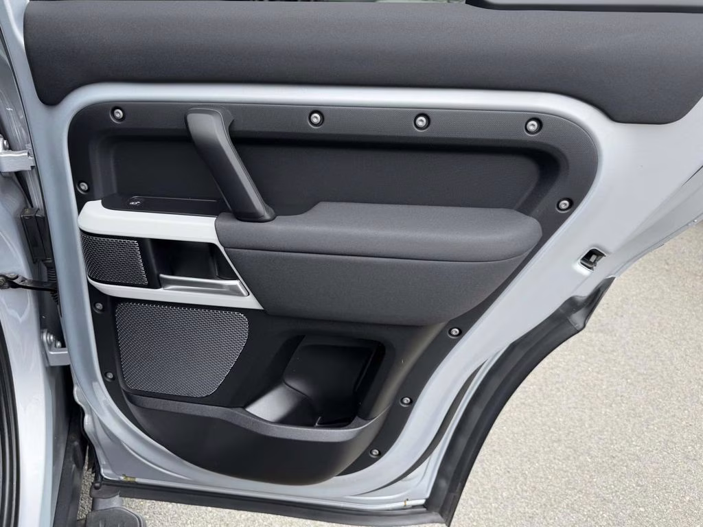 2022 Hakuba Silver Metallic Land Rover Defender 110 S AWD SUV