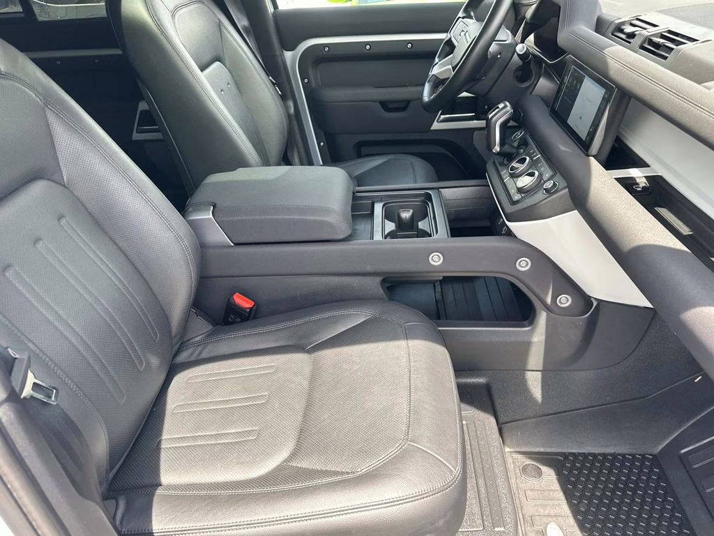 2022 Hakuba Silver Metallic Land Rover Defender 110 S AWD SUV