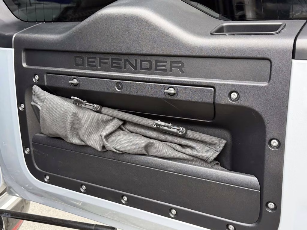 2022 Hakuba Silver Metallic Land Rover Defender 110 S AWD SUV