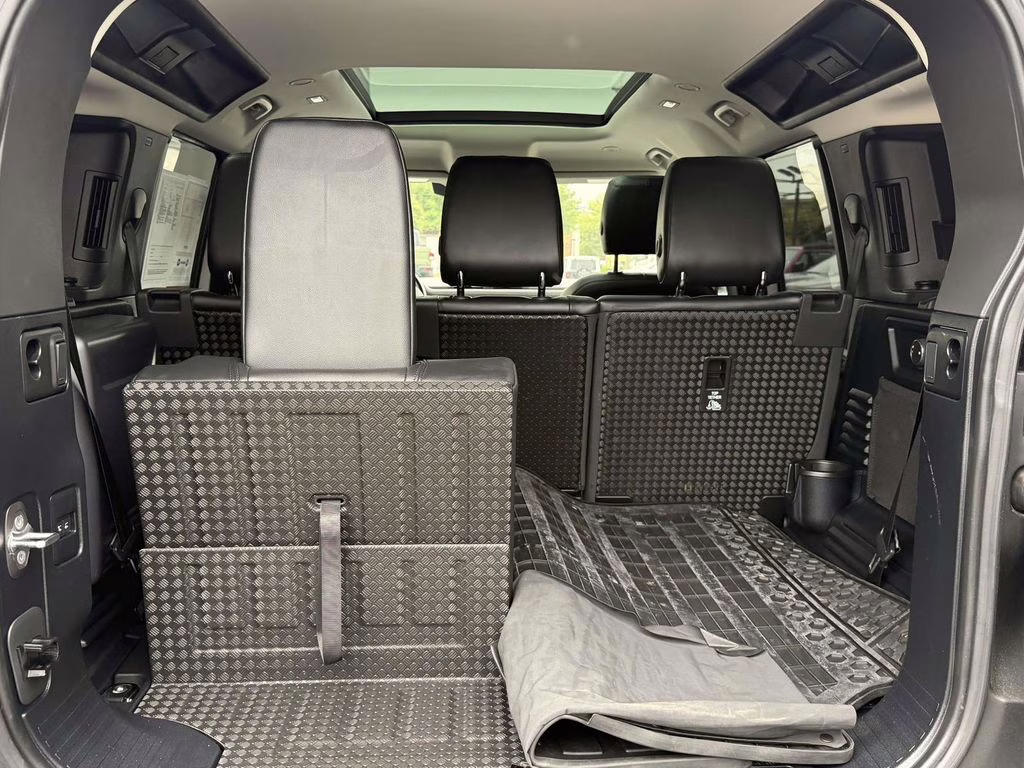 2022 Hakuba Silver Metallic Land Rover Defender 110 S AWD SUV