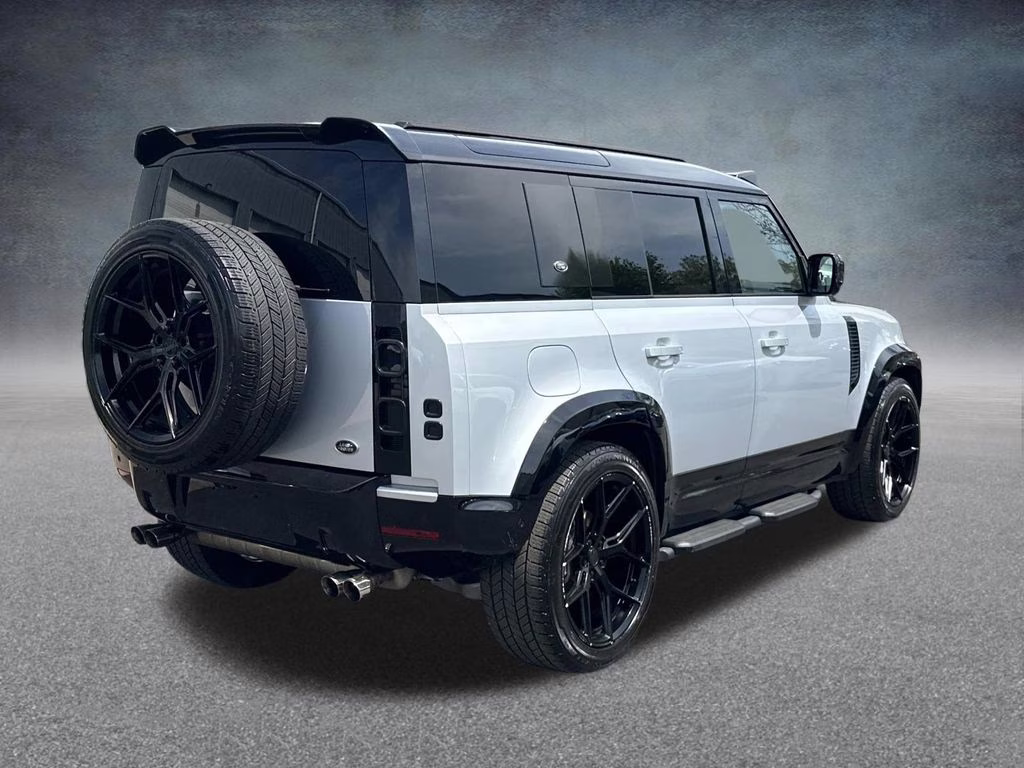 2022 Hakuba Silver Metallic Land Rover Defender 110 S AWD SUV
