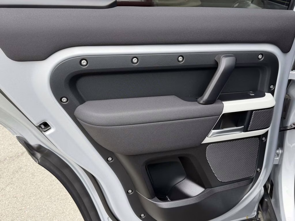 2022 Hakuba Silver Metallic Land Rover Defender 110 S AWD SUV