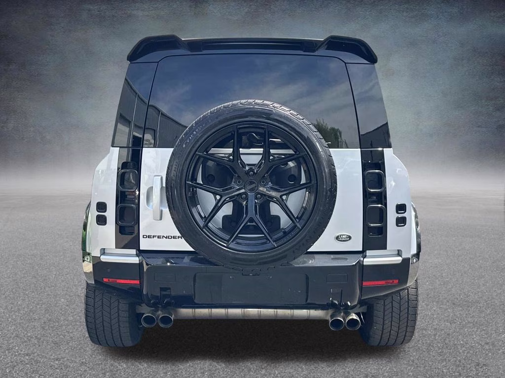 2022 Hakuba Silver Metallic Land Rover Defender 110 S AWD SUV