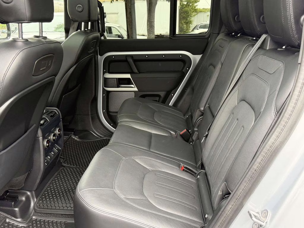 2022 Hakuba Silver Metallic Land Rover Defender 110 S AWD SUV