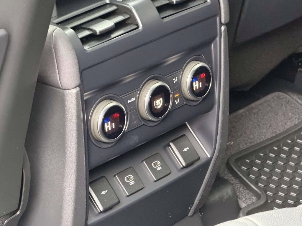 2022 Hakuba Silver Metallic Land Rover Defender 110 S AWD SUV