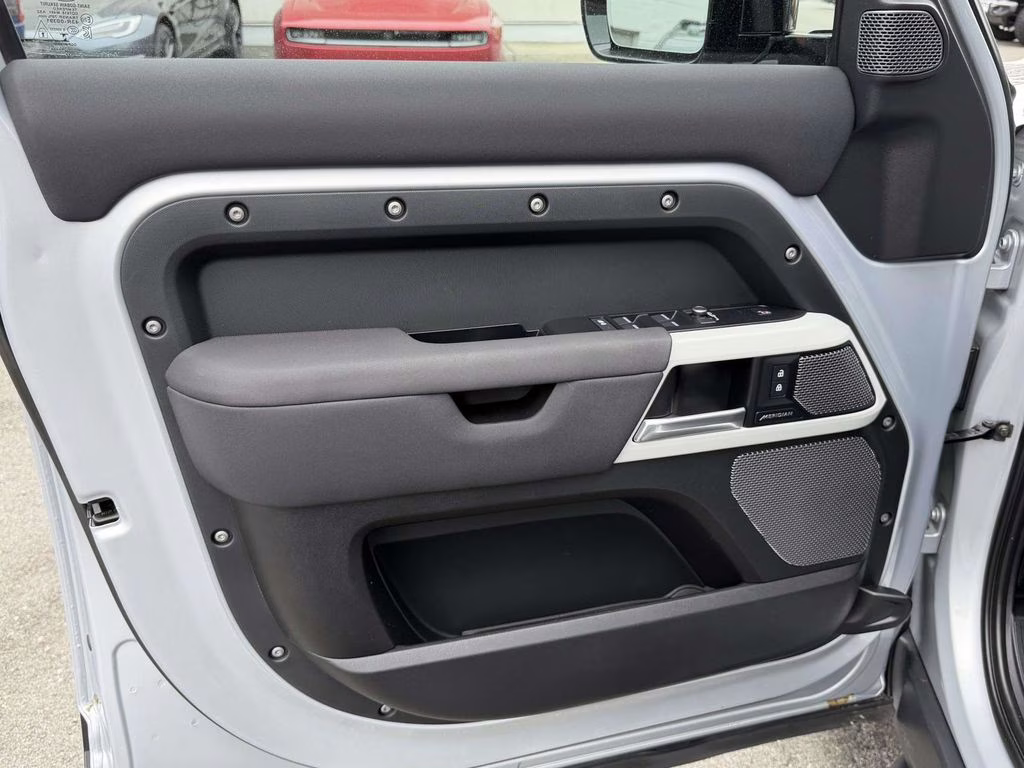 2022 Hakuba Silver Metallic Land Rover Defender 110 S AWD SUV