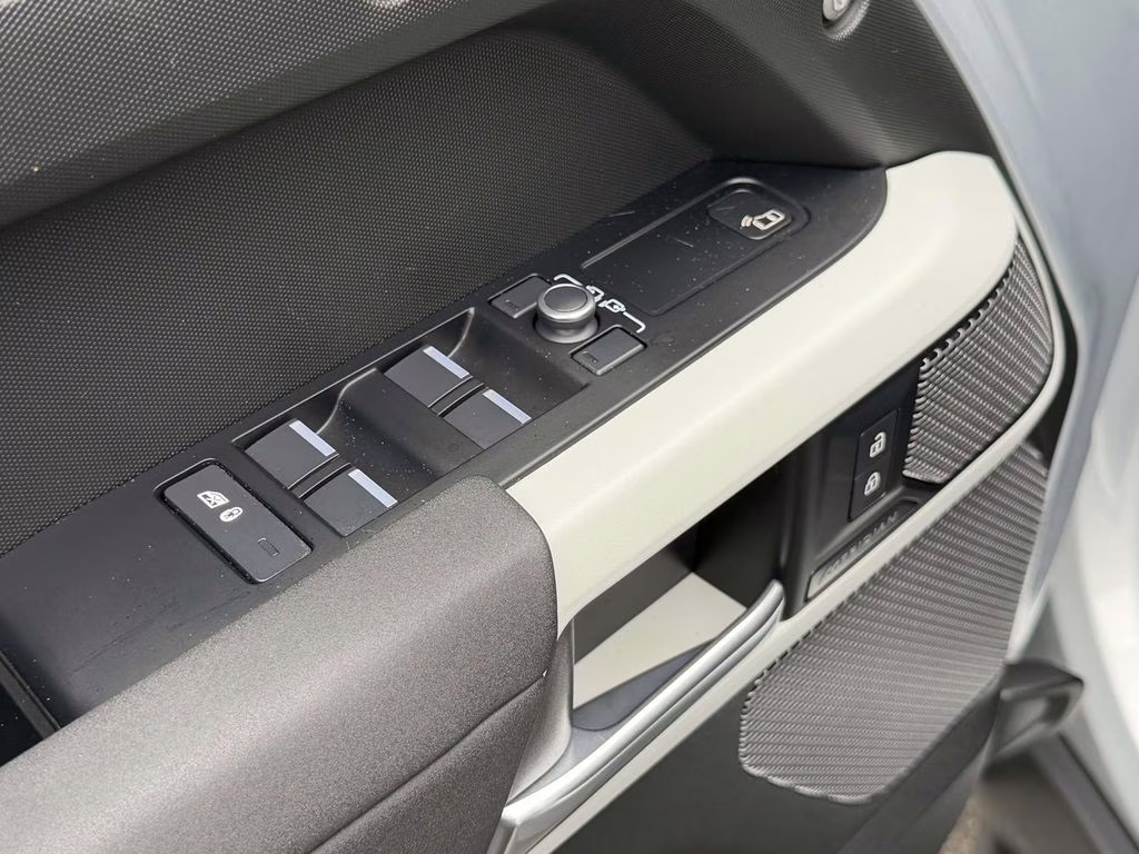 2022 Hakuba Silver Metallic Land Rover Defender 110 S AWD SUV