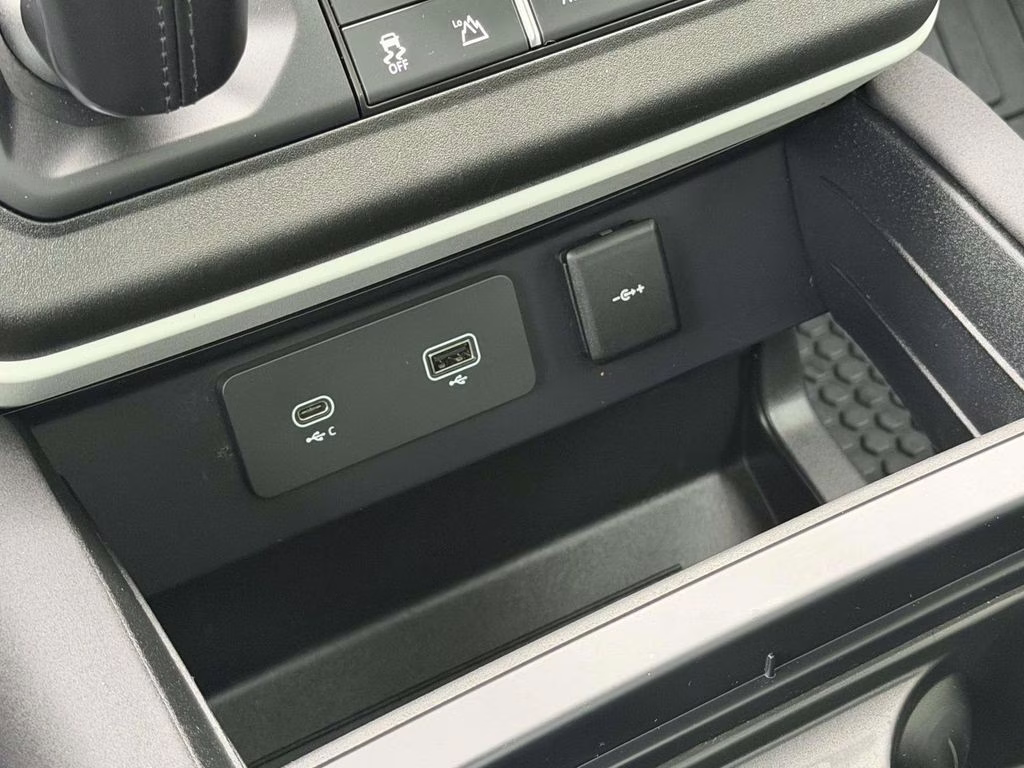 2022 Hakuba Silver Metallic Land Rover Defender 110 S AWD SUV