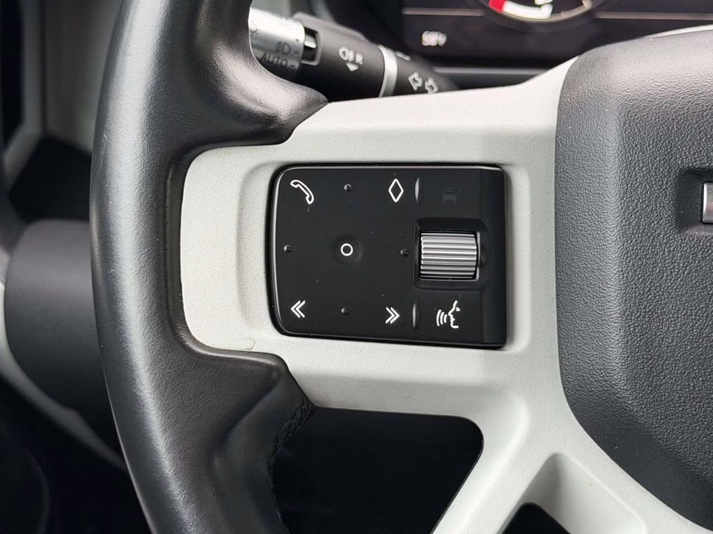 2022 Hakuba Silver Metallic Land Rover Defender 110 S AWD SUV