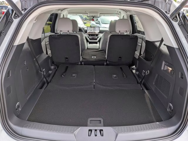 2026 White Ford Explorer Active RWD SUV