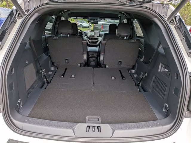 2026 White Ford Explorer ST-Line RWD SUV