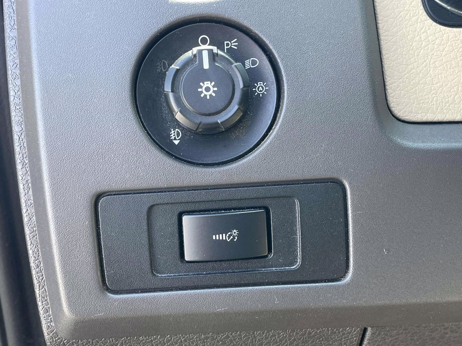 2013 Tuxedo Black Metallic Ford F-150 XLT 4X4 Truck