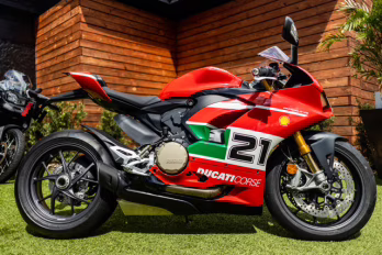 2025 RED Ducati PANIGALE V2 BAYLISS