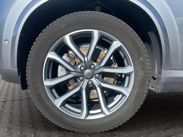 2018 Osmium Gray Metallic Volvo XC90 T5 Momentum AWD SUV