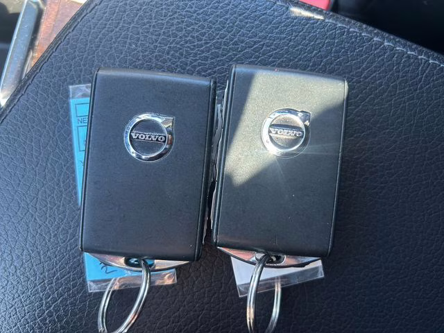 2018 Osmium Gray Metallic Volvo XC90 T5 Momentum AWD SUV