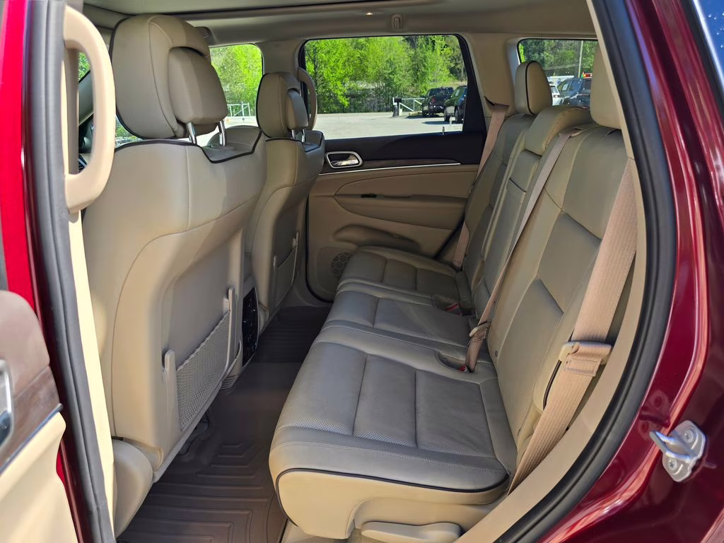 2018 Velvet Red Pearlcoat Jeep Grand Cherokee Overland RWD SUV