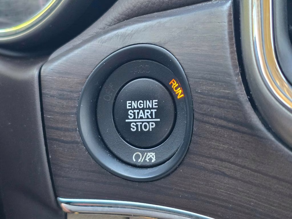 2018 Velvet Red Pearlcoat Jeep Grand Cherokee Overland RWD SUV