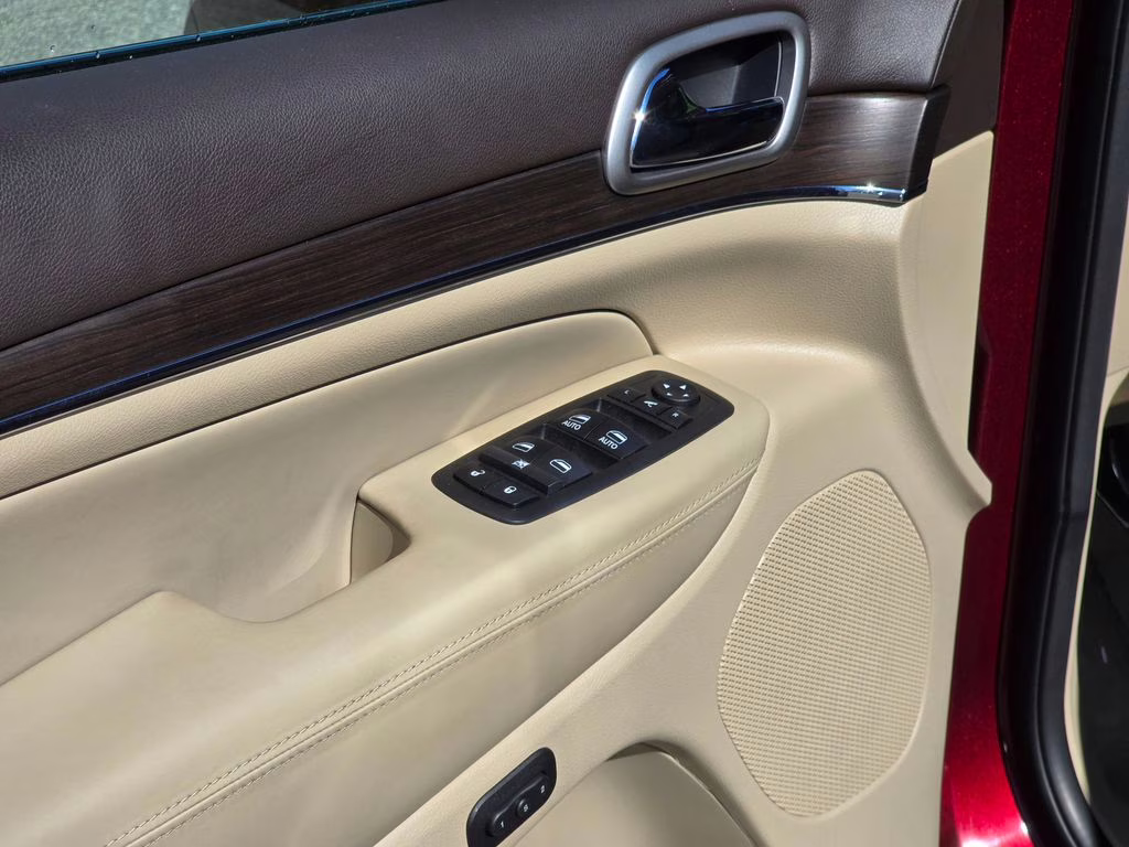 2018 Velvet Red Pearlcoat Jeep Grand Cherokee Overland RWD SUV