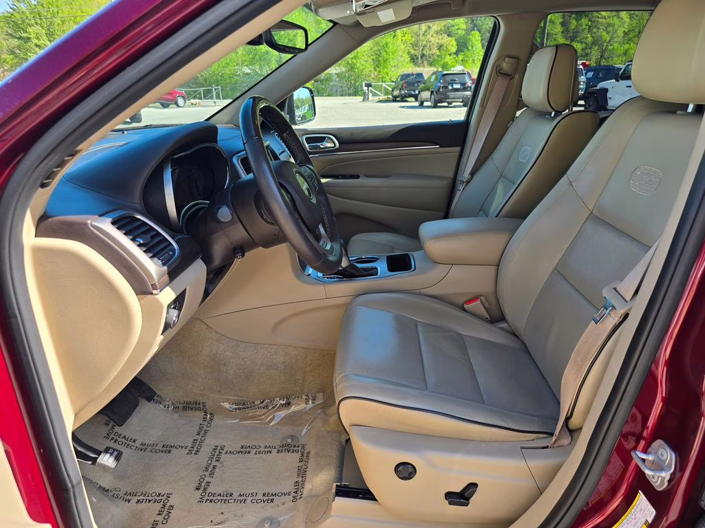 2018 Velvet Red Pearlcoat Jeep Grand Cherokee Overland RWD SUV