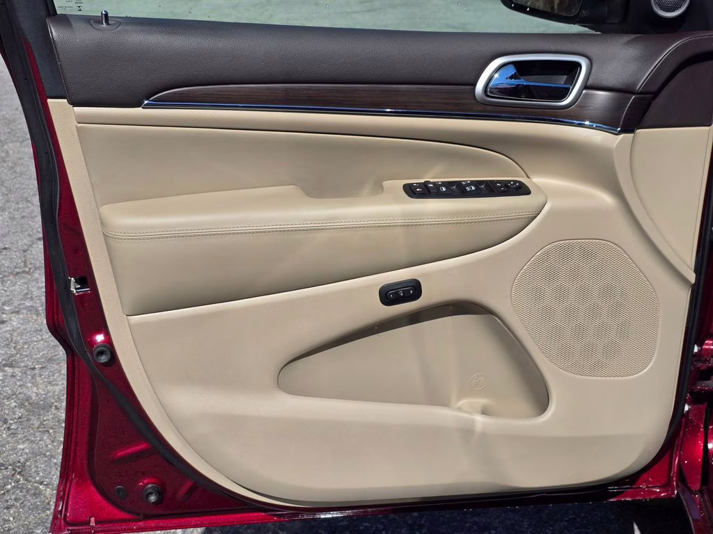 2018 Velvet Red Pearlcoat Jeep Grand Cherokee Overland RWD SUV