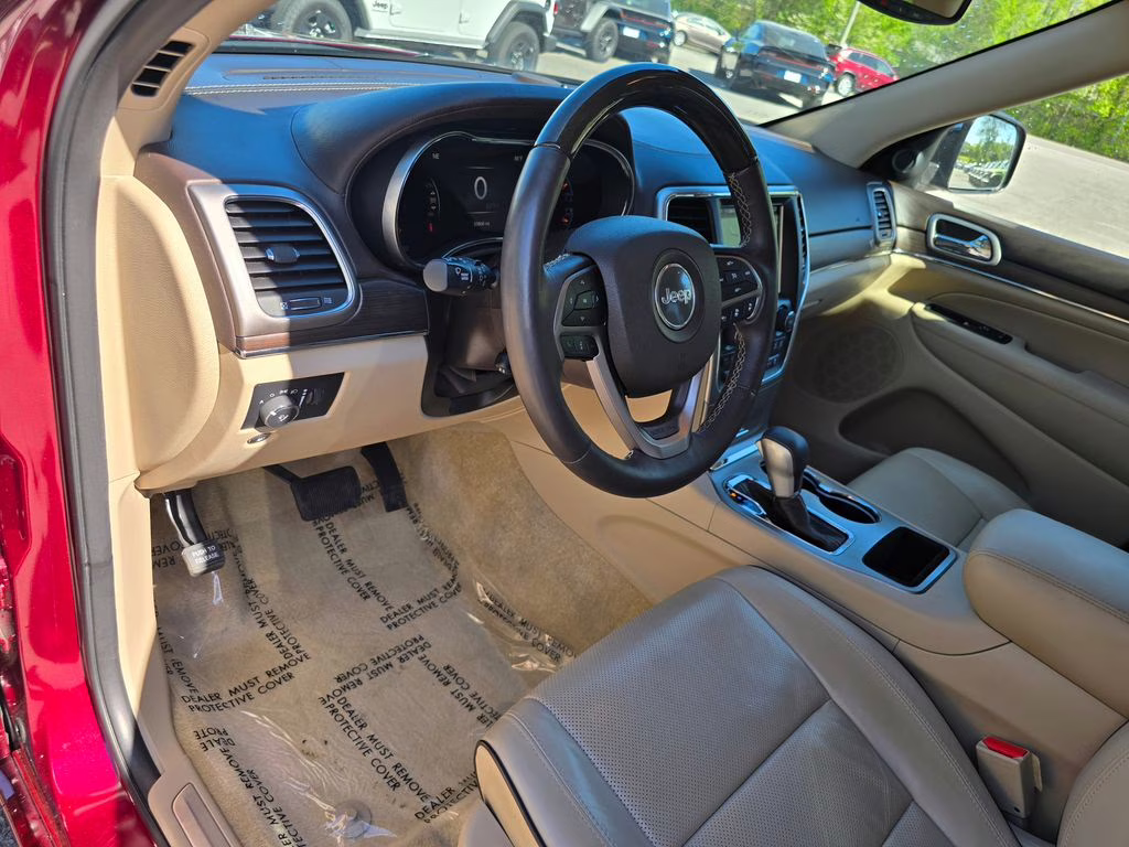 2018 Velvet Red Pearlcoat Jeep Grand Cherokee Overland RWD SUV