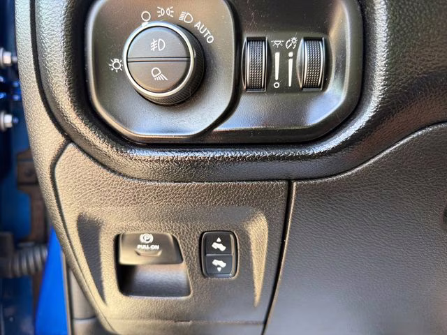 2019 Blue Streak Pearlcoat Ram 1500 Big Horn/Lone Star 4X4 Truck