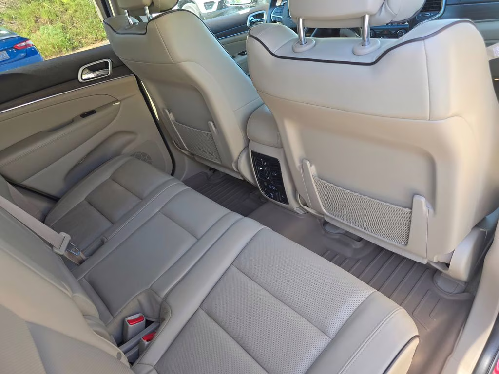 2018 Velvet Red Pearlcoat Jeep Grand Cherokee Overland RWD SUV