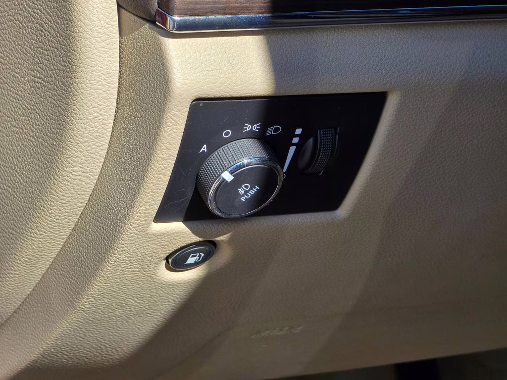 2018 Velvet Red Pearlcoat Jeep Grand Cherokee Overland RWD SUV