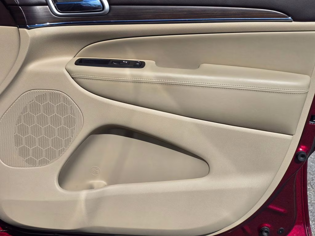 2018 Velvet Red Pearlcoat Jeep Grand Cherokee Overland RWD SUV