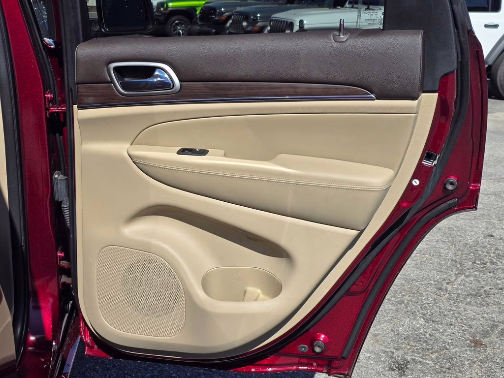 2018 Velvet Red Pearlcoat Jeep Grand Cherokee Overland RWD SUV