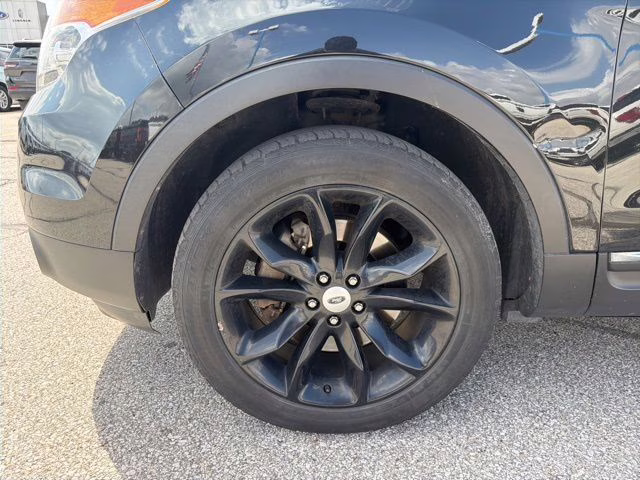 2014 Tuxedo Black Metallic Ford Explorer XLT 4X4 SUV