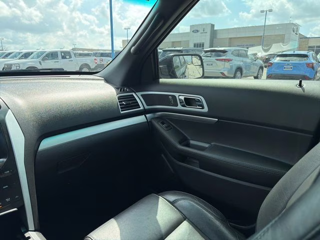 2014 Tuxedo Black Metallic Ford Explorer XLT 4X4 SUV