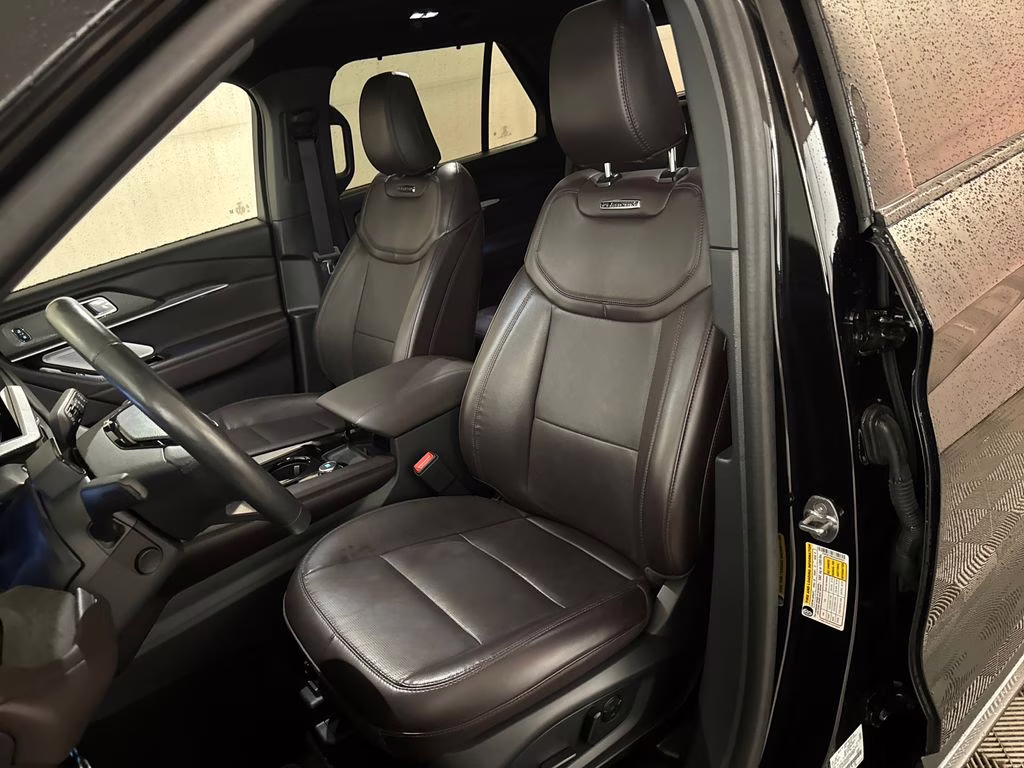 2025 Agate Black Metallic Ford Explorer Platinum RWD SUV
