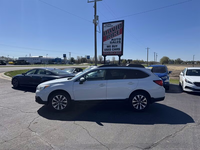 2017 Crystal White Pearl Subaru Outback 2.5i Limited AWD Crossover