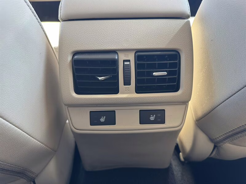 2017 Crystal White Pearl Subaru Outback 2.5i Limited AWD Crossover