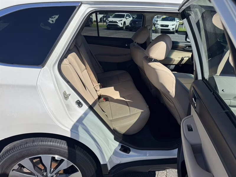 2017 Crystal White Pearl Subaru Outback 2.5i Limited AWD Crossover