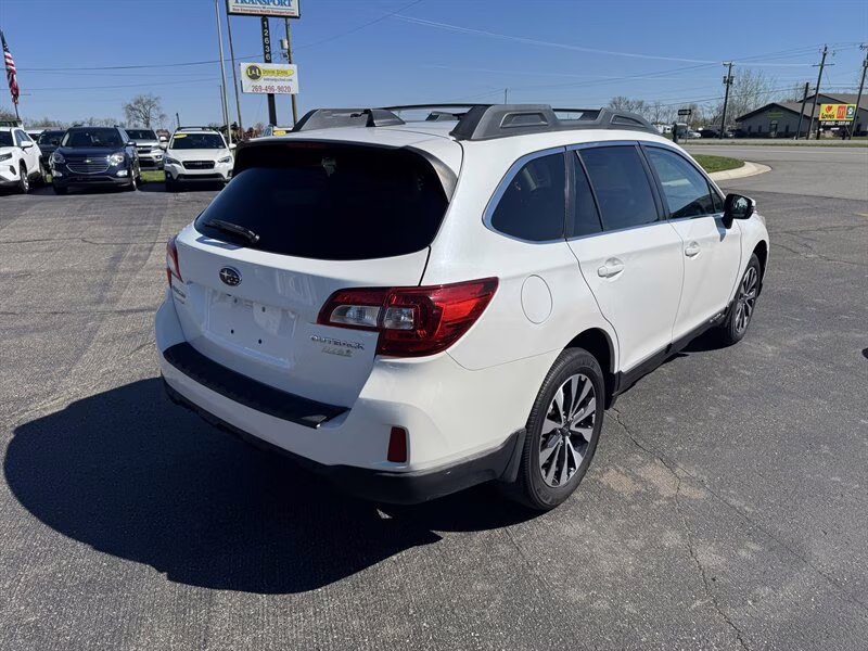 2017 Crystal White Pearl Subaru Outback 2.5i Limited AWD Crossover
