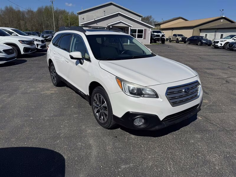 2017 Crystal White Pearl Subaru Outback 2.5i Limited AWD Crossover