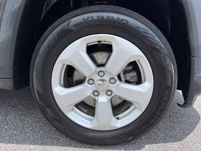 2018 Granite Crystal Metallic Clearcoat Jeep Compass Latitude 4X4 SUV