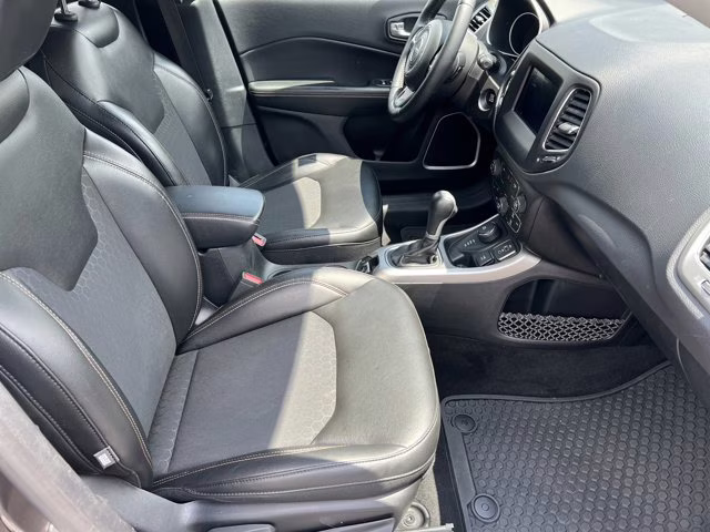 2018 Granite Crystal Metallic Clearcoat Jeep Compass Latitude 4X4 SUV