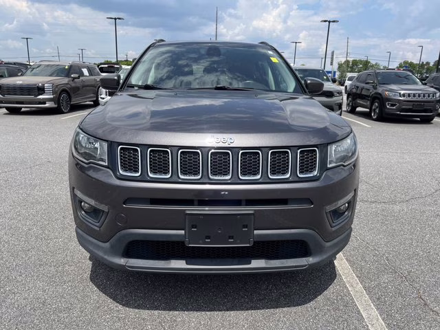 2018 Granite Crystal Metallic Clearcoat Jeep Compass Latitude 4X4 SUV