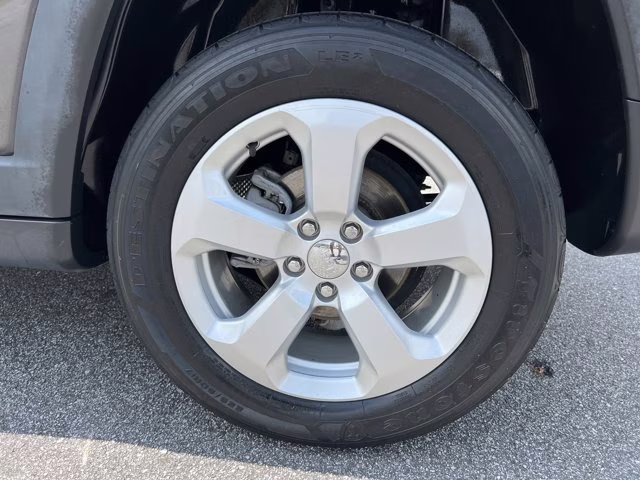 2018 Granite Crystal Metallic Clearcoat Jeep Compass Latitude 4X4 SUV