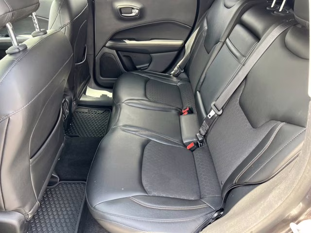 2018 Granite Crystal Metallic Clearcoat Jeep Compass Latitude 4X4 SUV