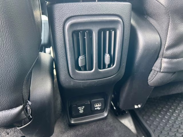 2018 Granite Crystal Metallic Clearcoat Jeep Compass Latitude 4X4 SUV